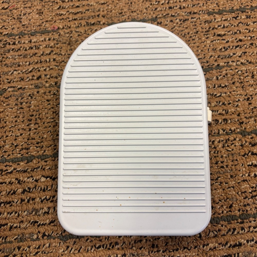 Baby Lock Model S FC-321 Sewing Machine Foot Control Pedal White Single Pin Jack